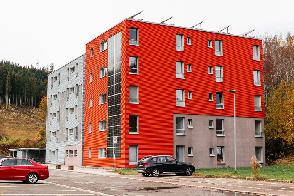 Moderne Architektur des DreiGe Studentenwohnheims Solar in Furtwangen
